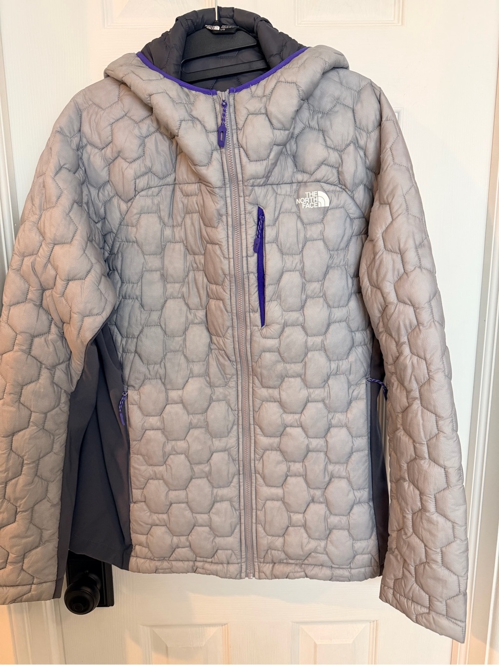 The North Face ThermoBall Hooded Hybrid Jacket – Women’s Large - Picture 2 of 6